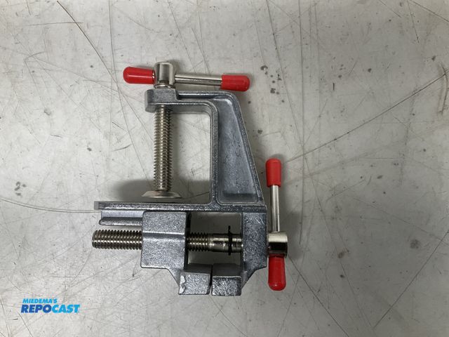 Lot 2-60964 - 1.5” new 2-way screw type wood clamp