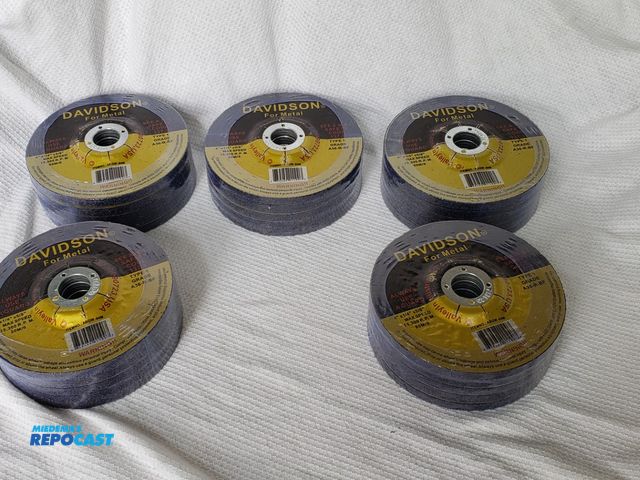 Lot 2-90502 - Grinding Wheels 25 each 4" x 1.4" x 4-5/8" Davidson - made in USA
