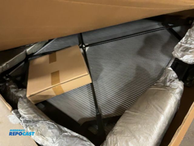 Lot 2-11979 - New Radiator, fits Kenworth T680 and Peterbilt 579, Part No. 7700-15PTWF