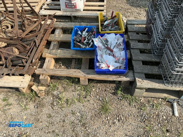 Lot 2-18156 - Over 100 New DE-STA-CO Model 602 + Others Welding Clamp Hold Downs Hardware.