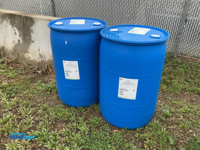 Lot 2-94813 - lot of 2 55 gallon blue plastic barrels with 2 removable bungs, contained mango juice