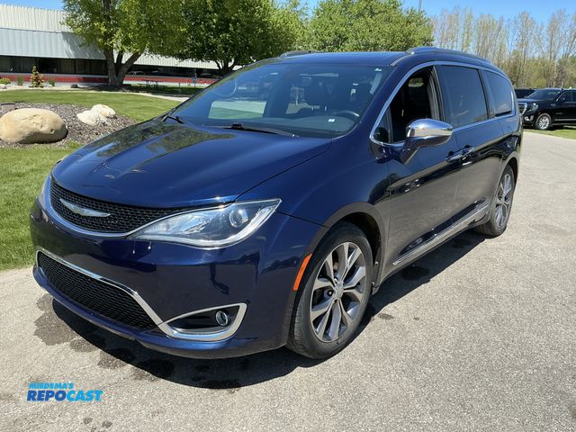 Lot 2-43876 - 2020 Chrysler Pacifica Limited Mini Van FWD