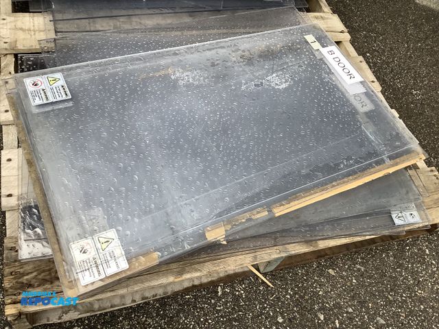 Lot 2-27937 - Lot of (25+) pieces of plexiglass, 12x31x1/4, 24x31x30x17, used condition