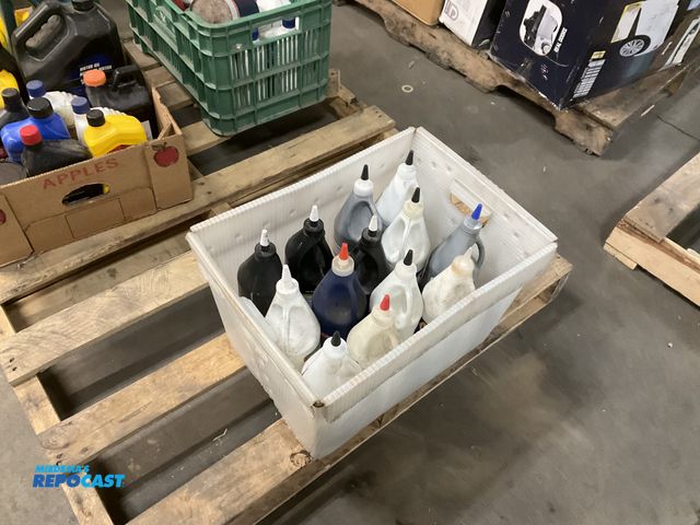 Lot 2-35552 - Lot of 80w90 gear oil.