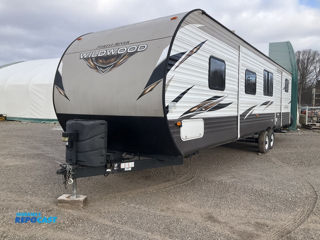 Lot 2-22933 - 2019 Forest River Wildwood 32BHDS Camper Travel Trailer