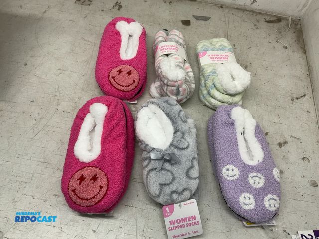 Lot 2-35840 - Lot of 6 Pairs of Women’s Slippers/Slipper Socks