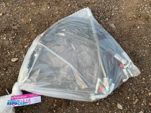 Lot 2-21646 - Lot of assorted new hydraulic hoses for Chinese Mini Skid Steer/Excavator
