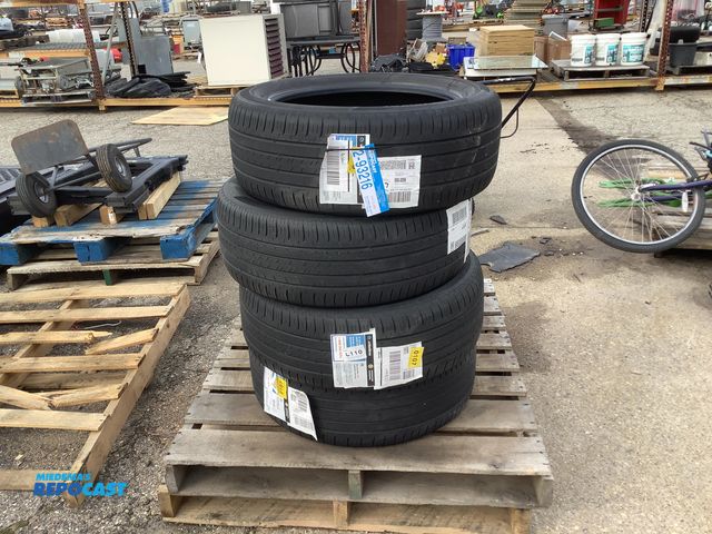 Lot 2-93216 - 4 Hankook 225-55R18 Kinergy GT Tires