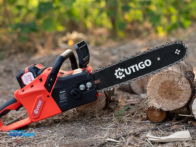 Lot 2-96455 - OUTIGO DL12 12” Electric Lithium Chain Saw