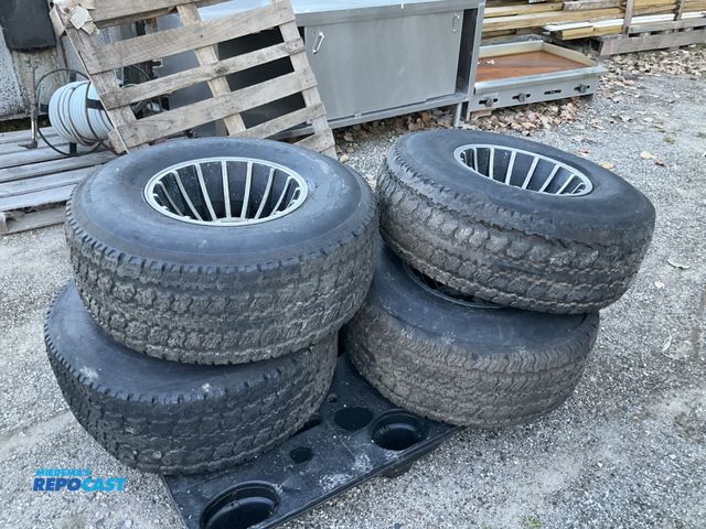 Lot 2-67393 - (4) General 33x12 50R15LT M/S Graber AP radial tubeless tires with rims