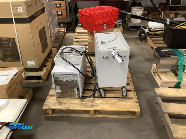 Lot 2-19541 - Lot of laserscope products Including the laserscope Lyra cosmetic laser, a laserscope fill remplir a...