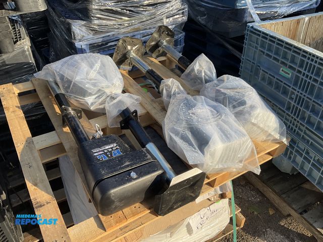 Lot 2-27233 - (4) BAL LS 5.3 exact auto level auto leveling systems power jack