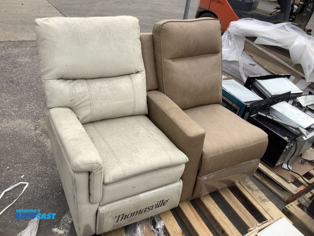 Lot 2-93689 - (2) Mismatched Reclining Love Seats w/ One Armrest