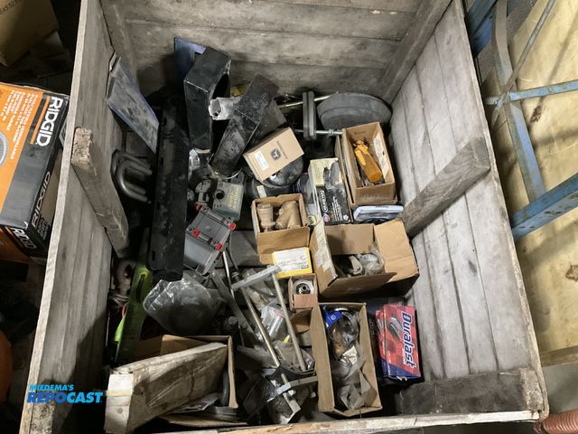 Lot 2-69139 - Various parts and accessories and misc items