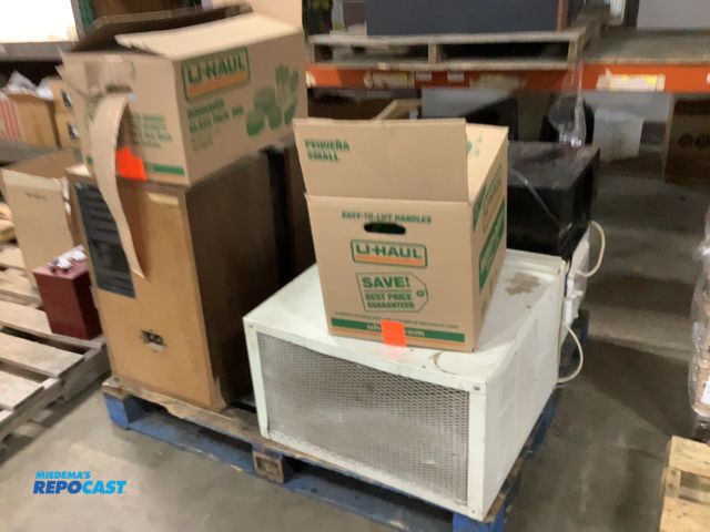 Lot 2-93502 - Skid lot of 2 clear glass vases, 18 glass cups with sail boats on the side, 2 MX 12 three way air su...