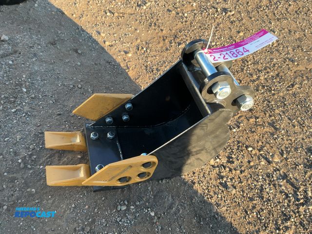 Lot 2-21864 - New 8" Bucket with Teeth for Chinese Mini Excavator