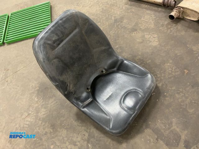 Lot 2-33510 - Compact Tractor Seat