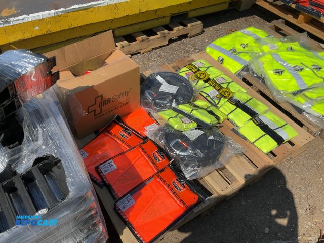 Lot 2-99408 - Skid of Tenacious ergodyne glowear high visibility safety aparel work gear, Hi-Viz high visibility w...
