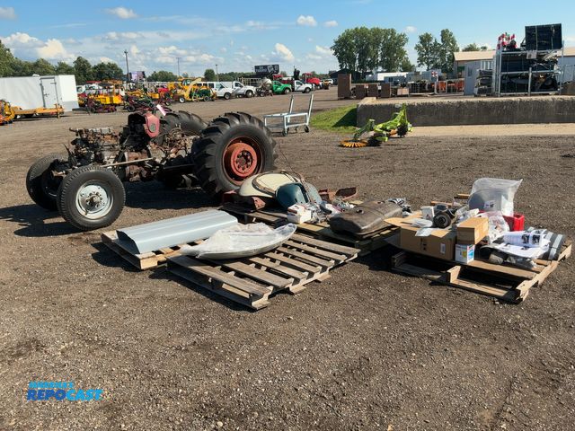 Lot 2-20346 - 1973 Massey Ferguson 135 Tractor Project