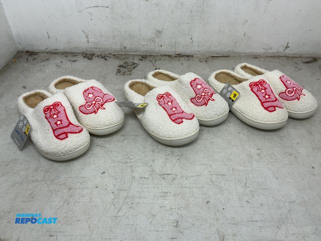 Lot 2-35835 - Lot of 3 pairs of ladies pink cowboy boots and hat bow slippers
