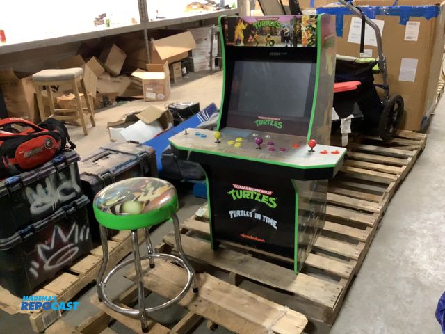 Lot 2-19320 - Teenage mutant ninja turtles arcade game with matching bench