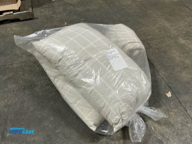 Lot 2-99393 - Brinkley RV Air Queen Bed Blanket and (2) Pillows