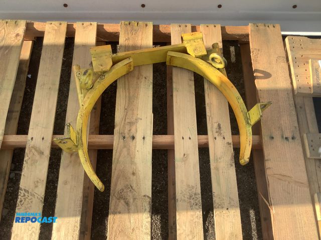 Lot 2-90113 - Forklift drum grabber
