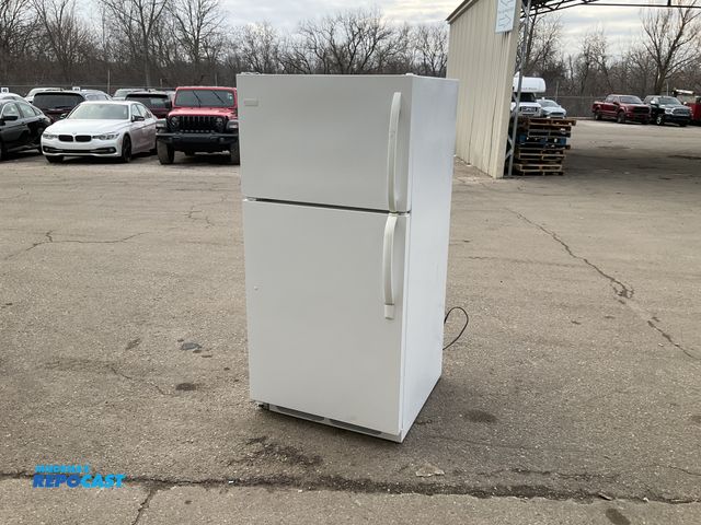 Lot 2-92383 - Free Standing Frigidaire FFTR1515 Refrigerator/Freezer