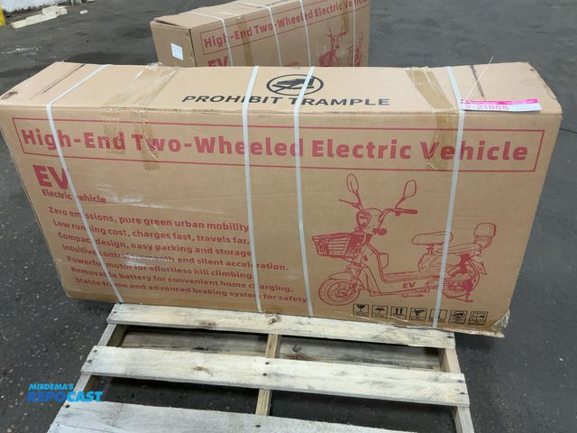 Lot 2-21888 - New SDLANCH EV Electric Scooter, Battery Operated, Steel Frame, Painted Plastic Shell, LED Running L...