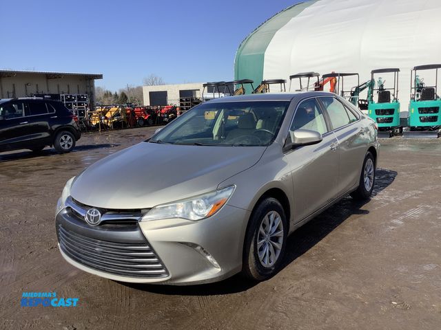 Lot 2-41490 - 2016 Toyota Camry LE Sedan FWD