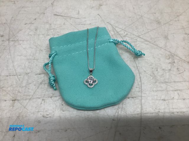 Lot 2-75679 - New VVS silver 20inch four-leaf clover necklace with a gem in the center
