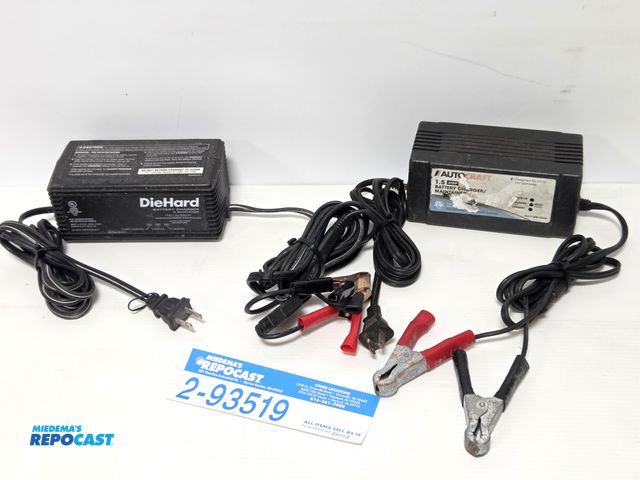 Lot 2-93519 - lot of 2 12v batter chargers, working.