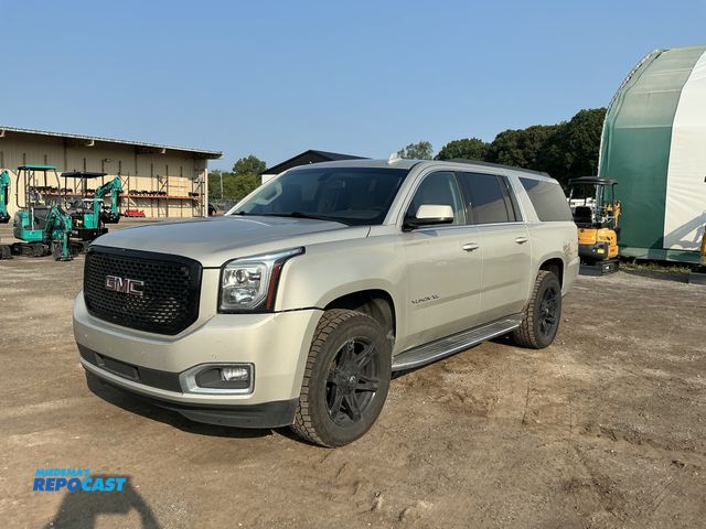 Lot 2-71004 - 2015 GMC Yukon XL SLE 1/2 Ton 4WD SUV 4x4