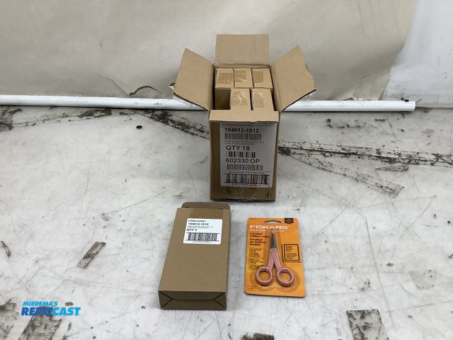 Lot 2-13855 - Lot of (18) fiskars coral blush #194813 micro tip scissors - 3 per box