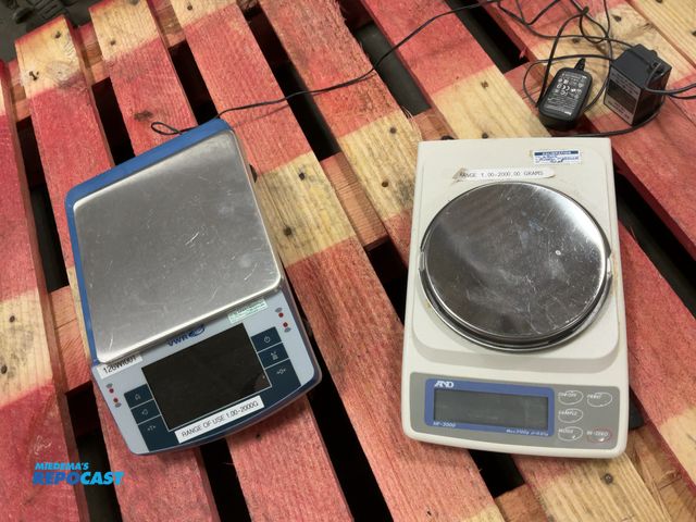 Lot 2-64243 - (1) VWR scale and (1) AND scale range- 1.00-2000.00 GRAMS