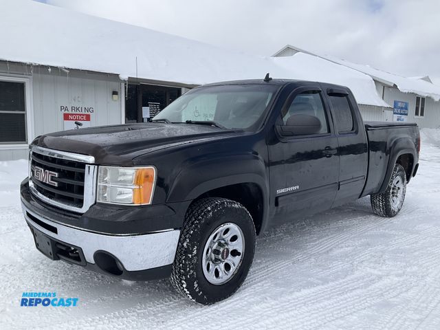 Lot 2-61032 - 2010 GMC Sierra SLE Extended Cab Pickup Truck 4x4