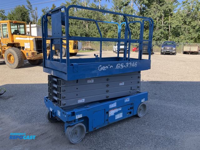 Lot 2-61562 - GENIE GS-3246 Scissor Lift