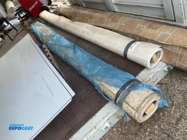 Lot 2-18755 - Roll of flooring approx. 12’x22’