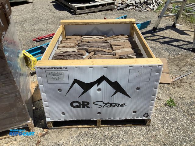 Lot 2-28082 - QR Stone Rustic ledge stone storm flats, 100SQ. FT