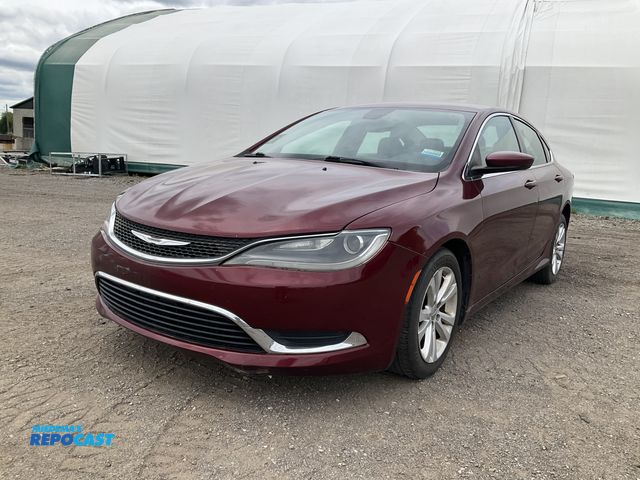 Lot 2-70597 - 2015 Chrysler 200 Limited Sedan FWD