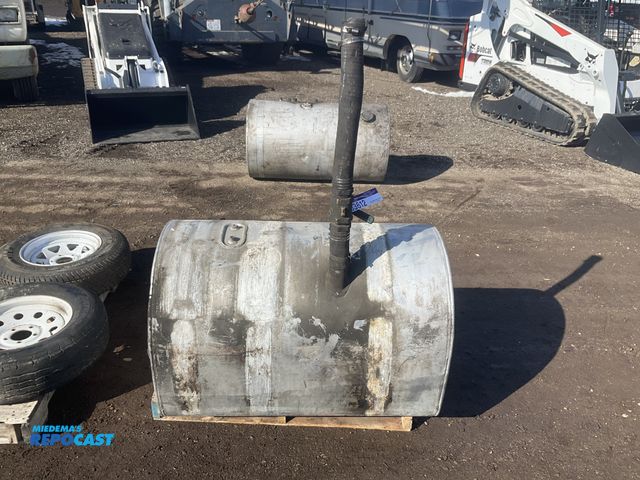 Lot 2-33612 - Aluminum hydraulic tank for a wet kit, 40”L x 26”, used, scattered scuffs and scrapes