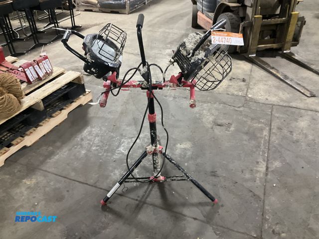 Lot 2-44740 - Husky 2-lamp work light for parts or repair, will not power on