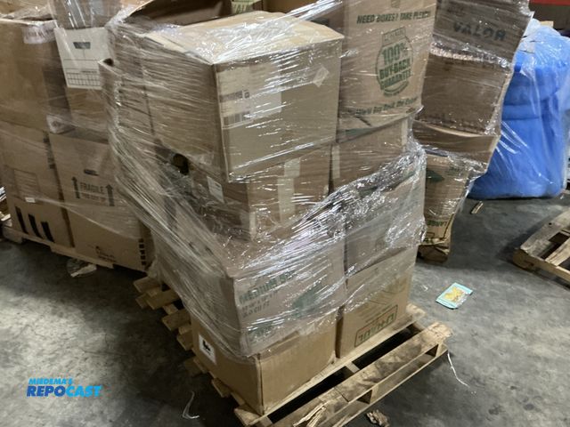 Lot 2-16305 - 1000+ Phone cases and screen protectors
