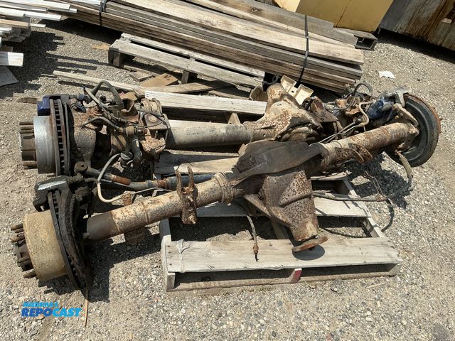 Lot 2-96552 - front and rear differentials 373 gears off of f250