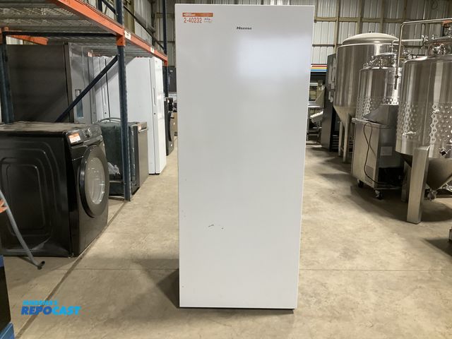 Lot 2-40232 - Scratch & Dent Electric Free Standing Hisense CFU14N6AWE 13.6 cu. ft. Garage Ready Frost Free Conver...