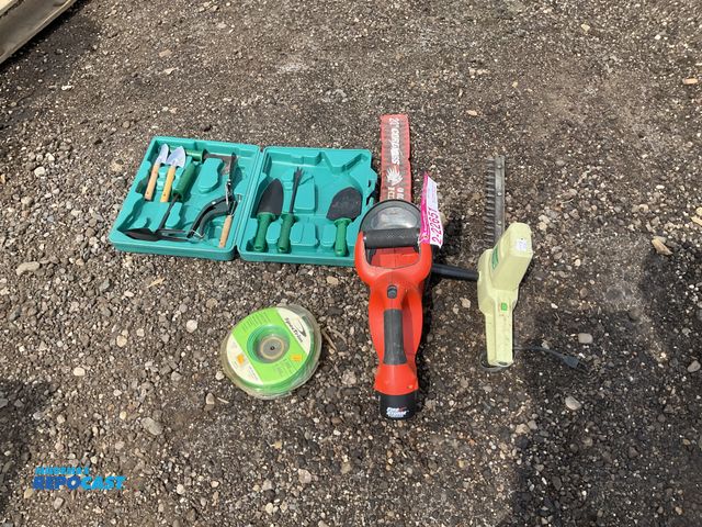 Lot 2-22651 - Black and Decker 20” cordless electric hedge trimmer (comes with battery but no charger and working ...