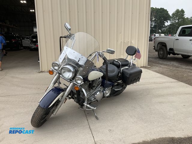 Lot 2-30475 - 1999 Yamaha XV1600 Roadstar Silverado Motorcycle