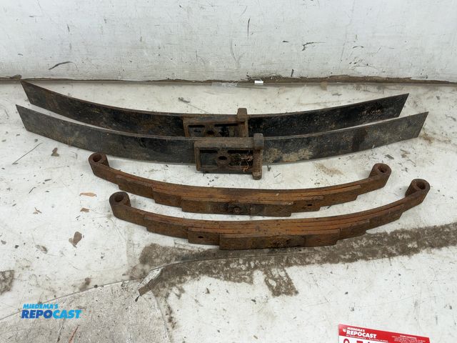 Lot 2-74010 - Set of rear leaf springs for a 99-16 Ford Super Duty