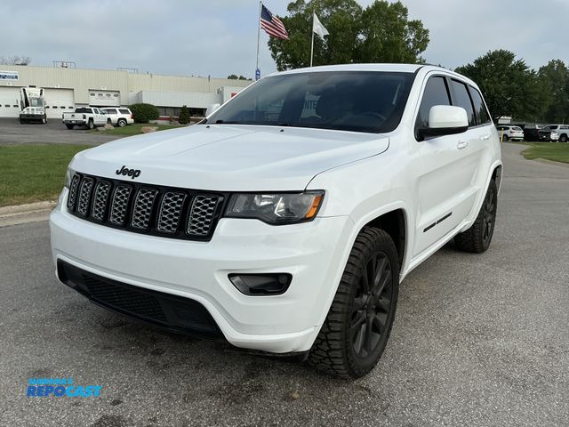 Lot 2-30810 - 2018 Jeep Grand Cherokee Laredo 4WD SUV
