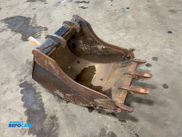 Lot 2-43400 - Used Bobcat 24” Excavator Bucket, Quick Attach, missing two teeth